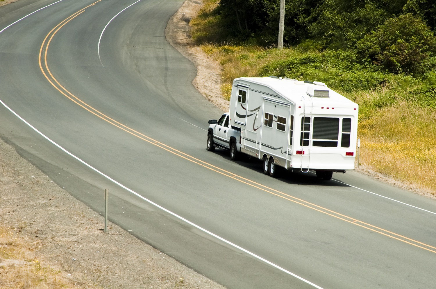 Image of a truck towing a fifth wheel