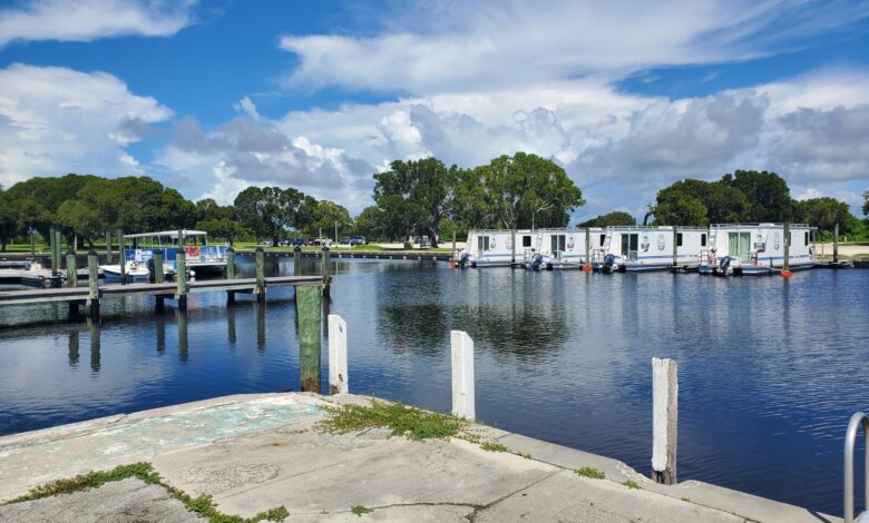 Images of houseboats at Everglades National Park