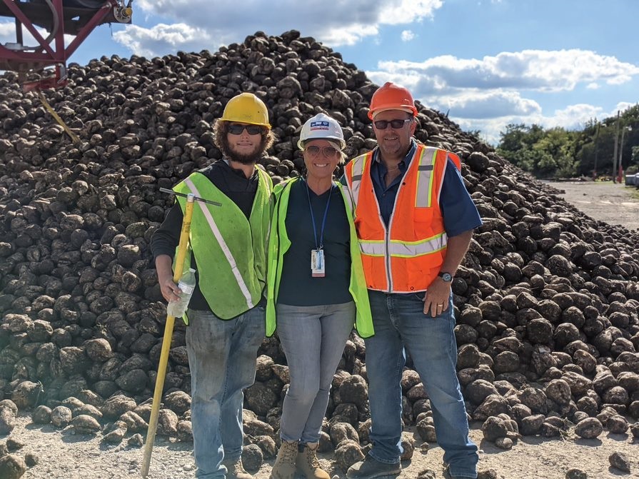 Photo of Workampers taking part in the Michigan beet harvest with Express Employment Professionals